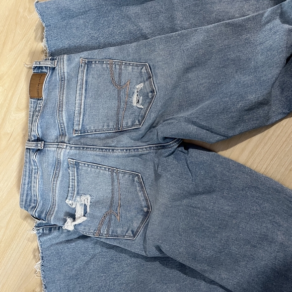 American Eagle Outfitters Classic Blue Jeans - Picture 3 of 3